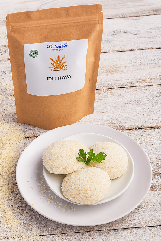 Idli Rava semolina and a plate of soft, fluffy idlis on a banana leaf background – perfect for South Indian cuisine.